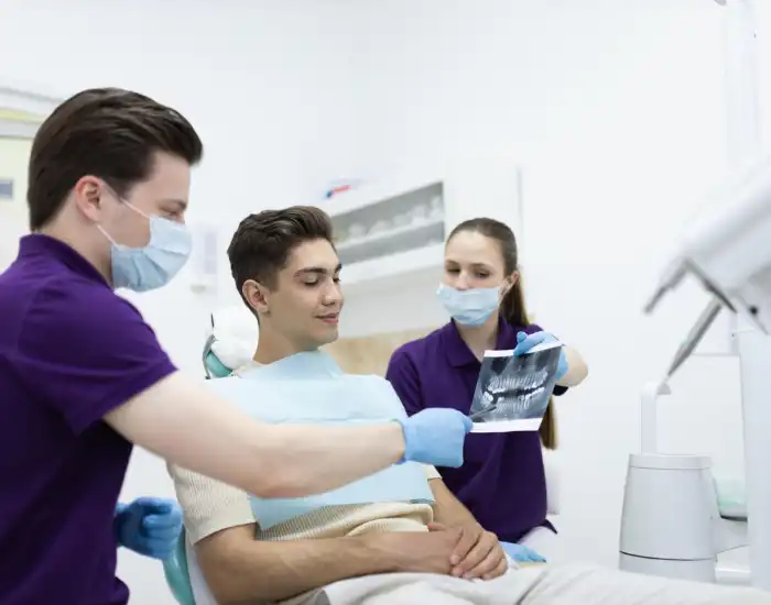 Five Signs to Visit an Emergency Dental Clinic